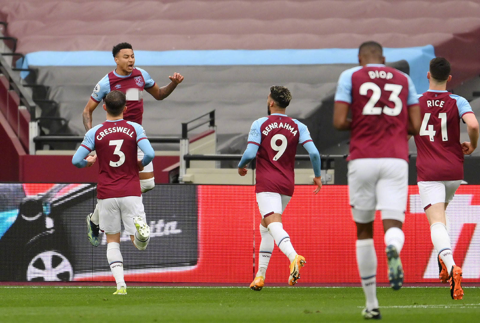 后防线屡屡 后防线屡屡